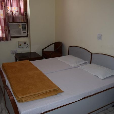 Hotel Raj Palace Rishīkesh Екстериор снимка
