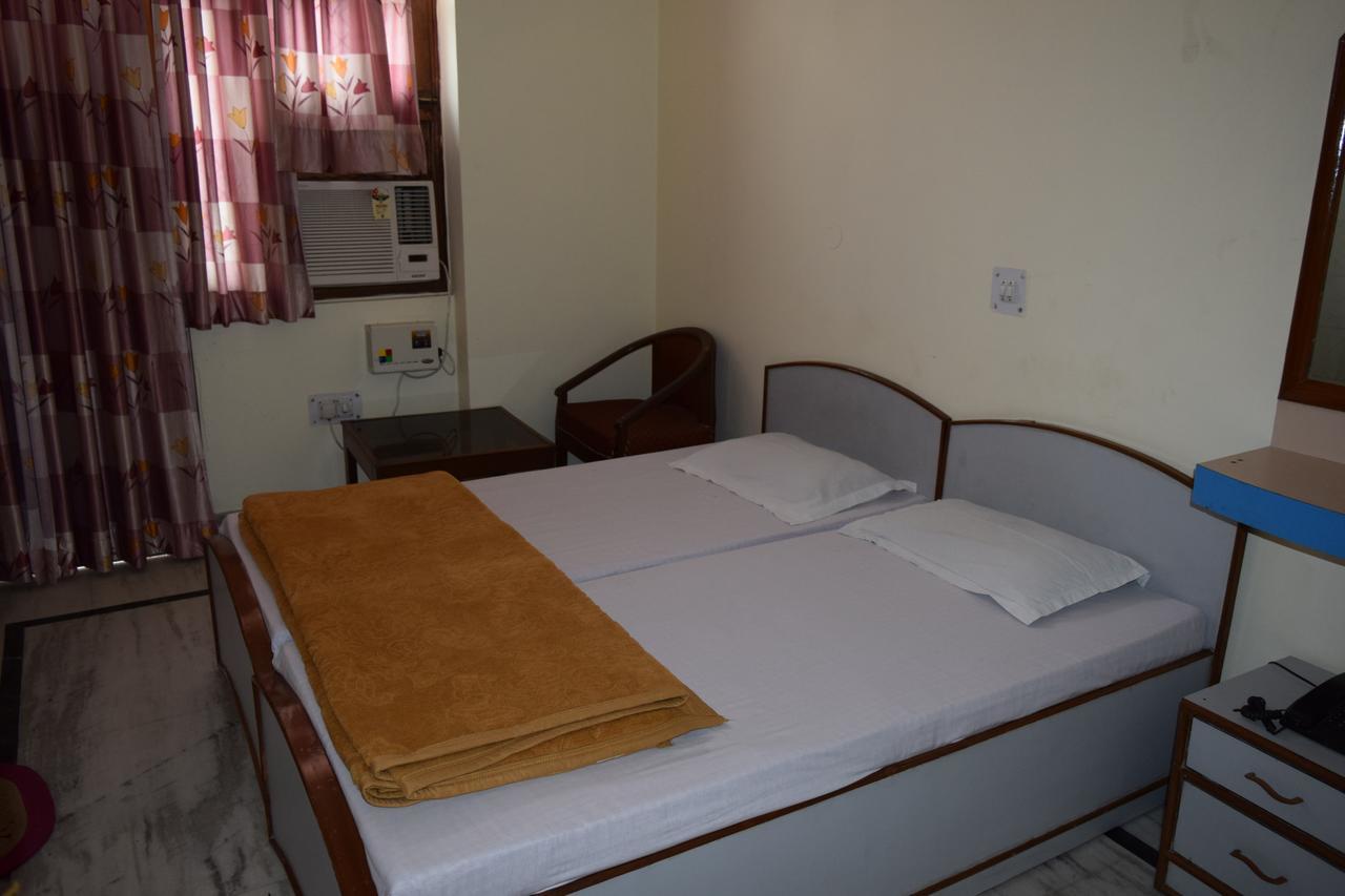 Hotel Raj Palace Rishīkesh Екстериор снимка
