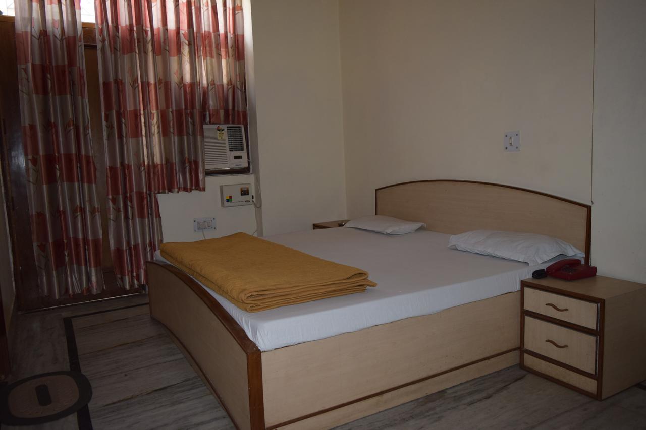 Hotel Raj Palace Rishīkesh Екстериор снимка