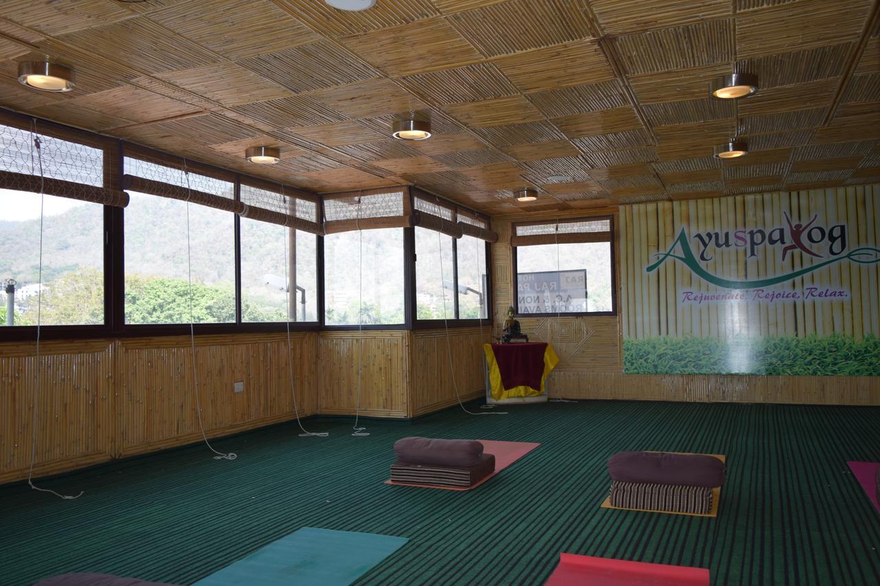 Hotel Raj Palace Rishīkesh Екстериор снимка
