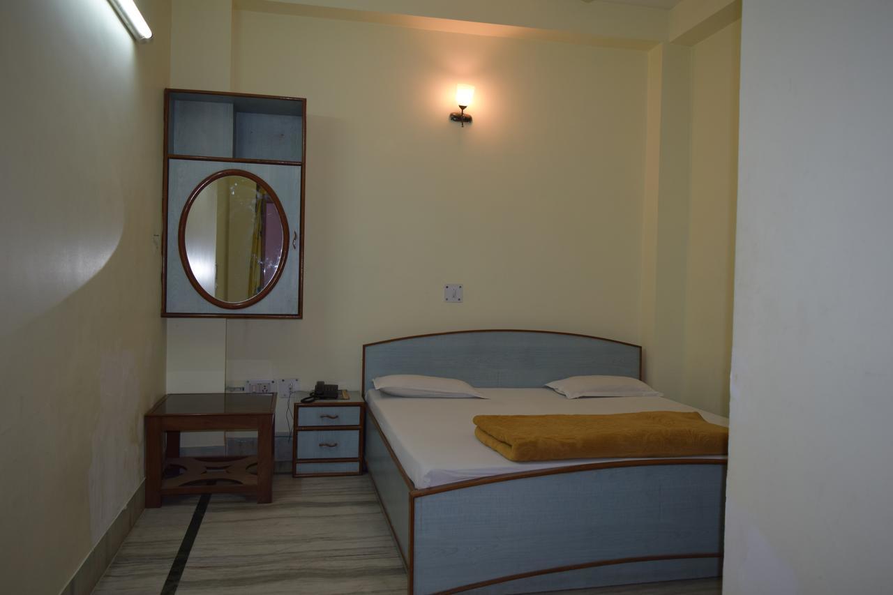 Hotel Raj Palace Rishīkesh Екстериор снимка