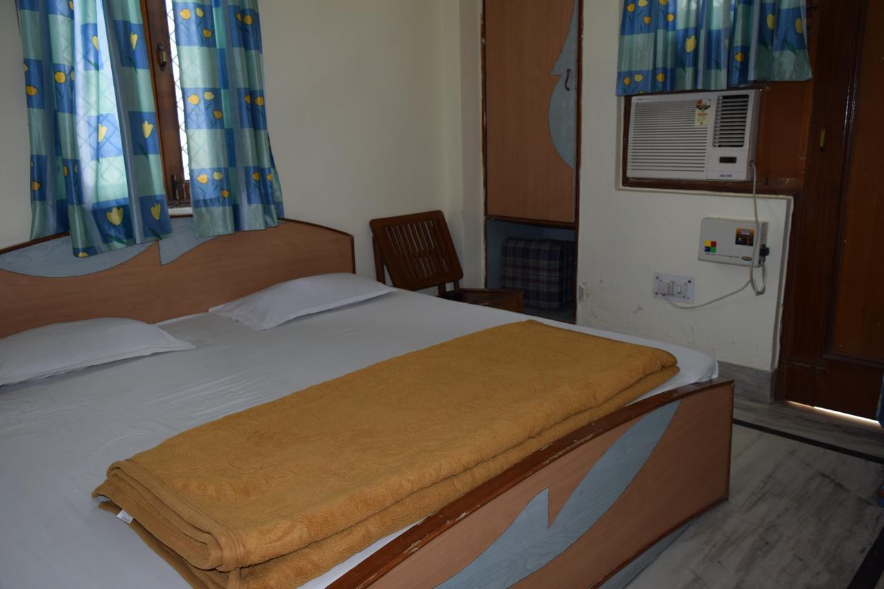 Hotel Raj Palace Rishīkesh Екстериор снимка