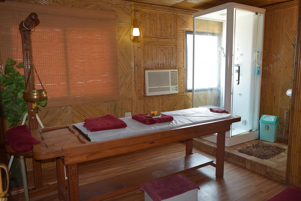 Hotel Raj Palace Rishīkesh Екстериор снимка